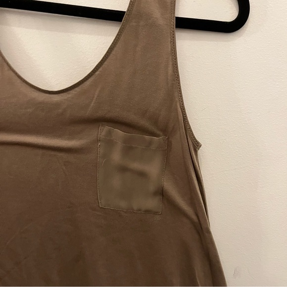 Sleeveless Tank Top (X-Small) - Picture 3 of 5